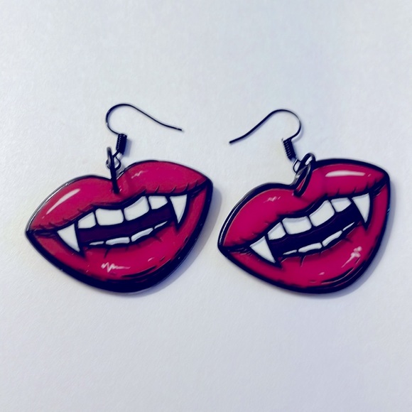 Bite Me Vampire Earrings w/black enamel ear hooks - Picture 1 of 6